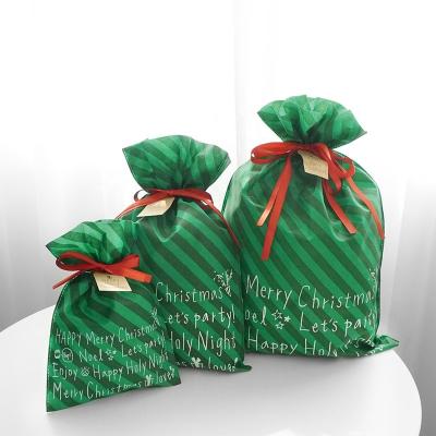 China 200x300mm PICS 200 Green Color Christmas Disposable Packaging Bags Non Woven Drawstring Party Decoration Gift Small Bag for sale