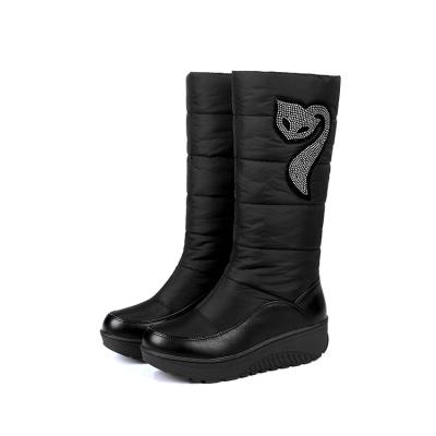 China Fashion trend hot sale black fleece decoration girl winter short boots for women 2021 for sale