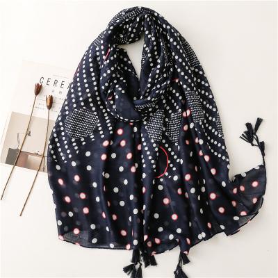 China Soft Touch Feeling Wholesale 2022 New Red and White Polka Dot Printed Cotton Scarves Shawls with Tassels Muslim Women Cotton Veil Soft Hijab Scarf for sale