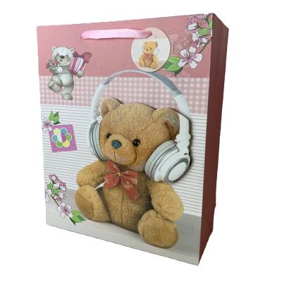 China Recycled materials customized logo bolsas de regalo papel carton ribbon handle wholesale paper bag with bear tip-on glitter for sale