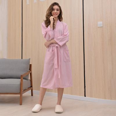 China Simple Unisex Polyester Waffle Robe Spa Hotel Bathrobe Long Robes Couples Pajamas Kimono Thermal Custom Bathrobe for sale