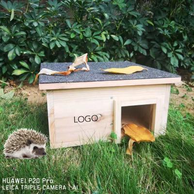 China Hedgehog House Winter Windproof Fest With Wooden Base for sale