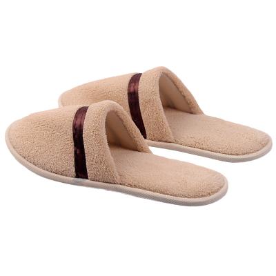 China Non-slip Unique Disposable Slippers Homestays Disposable Coral Velvet Hotel Slippers For Beauty Salons Winter Warm Slipper for sale