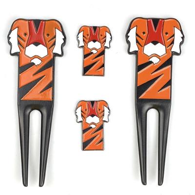 China Custom Golf Club Golf Divot Tool Cap Clip with Magnet Ball Marker Tiger Golf Divot Repair Tool and Ball Marker Set for sale