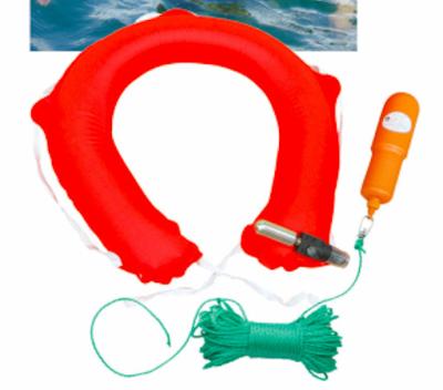 Κίνα Ρίξτε πέρα από το διογκώσιμο Lifebuoy νερού πεταλοειδές δαχτυλίδι ζωής διάσωσης 0.6kg με το σχοινί διάσωσης προς πώληση