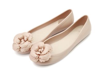 China Fashionable Summer Fashion Sandals Girls Ivory Flat Shoes With Big Flower for sale