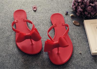 China Obere Mode-Plastikflipflops mit Bowknot-flachen Fersen-Damen-Zapfen-Pantoffeln zu verkaufen