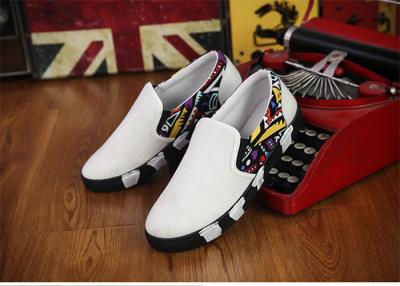 China Elastic Tape Totem Patterns Canvas Sneakers Shoes Mens White Canvas Trainers No Lace for sale