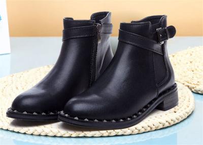 Chine Bottes de Martin du cuir véritable des femmes américaines de style avec les rivets en métal et la tirette latérale à vendre