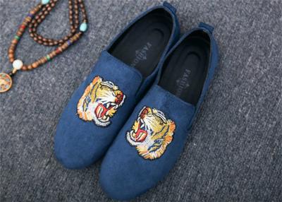 China Mann-Müßiggänger-Beleg auf Schuh-flachem Freizeitschuh-Tiger-Metall am Vamp-Samt EUR 38 - 45 zu verkaufen