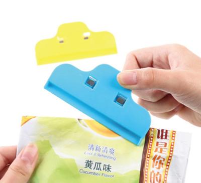 China Manufacturers Viable Creative Logo Large Plastic Food Sealing Clip, Moistureproof Snack Folder Clip for sale