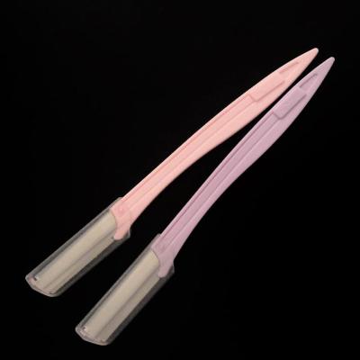 China Wholesale Plastic Foldable Eyebrow Trimmer Scissor Eyebrow Hair Remover For Women Eyebrow Razor for sale