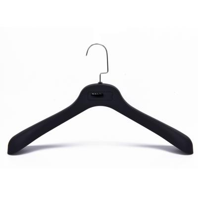 China Minimalist Custom LOGO Rubber Coating Non Slip Hanger Plastic For Coat for sale