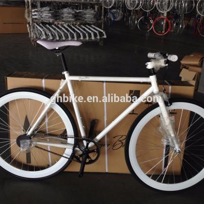 China Bicicleta de velocidad única 700c Fixie Bike con cadena KMC y peso bruto 13kg en venta