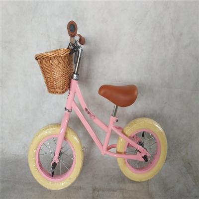 China Niños Primera Bicicleta Banwood Vintage Bicicleta para Niños Balance Bike 12 pulgadas 105kg Capacidad de carga en venta