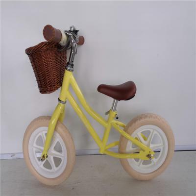 China 12-Zoll-Schaumreifen Kinder-Balance-Bike Gelb Farbe Tragfähigkeit 70kg Vorder Wicker Korb zu verkaufen