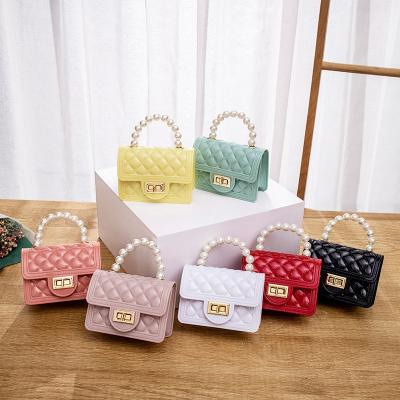 China 2022 Child's Mini Jelly Chain Handbags Pearl Handle Silicone Woman Candy Wholesale Fashion Small Jelly Purses And Handbags for sale