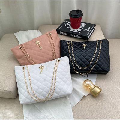 China Fashion Main Women Tote Bags 2022 Large Capacity Mum Travelers Shoulder Bag Popular Embroidered Bag Women Handbags Ladies for sale