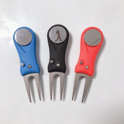 China Wholesale Custom 320 S.Steel Fork Golf Accessories Foldable Pitch Logo Tool Knockout Ball Marker Golf Divot Repair Tool for sale