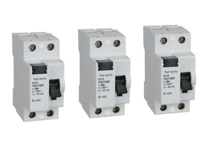 China 2P 4P Miniature RCCB Residual Current Circuit Breaker 240V 415V 6~80A SM Series for sale