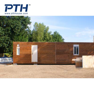 China Luxury 40ft Modern Wooden Designed Two Bedroom Low Cost Prefab Container House for sale