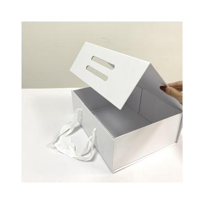 China Recyclable Custom Design Perfect Quality Gift Boxes Magnetic Folding Paper Box With Handle for sale