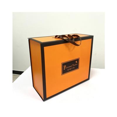 China 2021 New Style Recyclable Magnet Gift Folding Luxury Packaging Cardboards Hard Cardboard Gift Box With Handles for sale