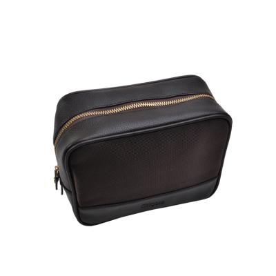 China Personal Luxury Fashion Travel Wash Bag Genuine Leather Zippered Bag for sale