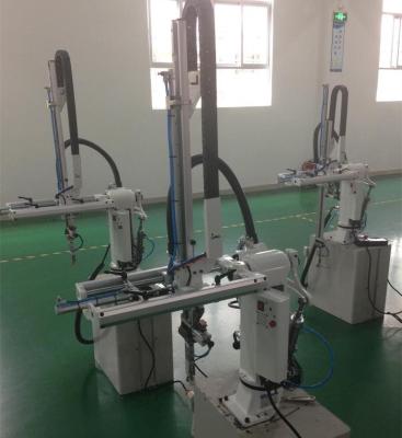 Chine Robot rotatoire pneumatique de bras d'oscillation pour les machines de moulage injection horizontale à vendre