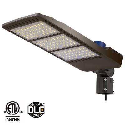 China ROAD Parking Outdoor Dusk To Dawn Led Roadway Lights Photocell Sensor Area Light Fixture for sale