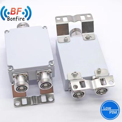 中国 DIN 女性 RF コンビネーター コアシアル RF Attenuator 2300-2400 2500-2700MHz 200W Attenuator 販売のため