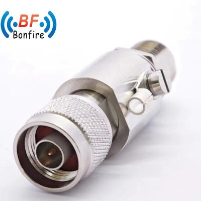 China Op maat gemaakte Rode N Vrouwelijke Coaxkabel Connector Surge Arrester voor 698-3800MHz Frequentie Te koop