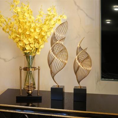 China Eco-friendly Modern Living Room Decoration Ornaments High-end Creative Crafts TV Cabinet Wedding Table Decorations for sale