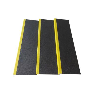 China Black industrial aluminum stair treads and yellow stair nosing with carborundum for sale