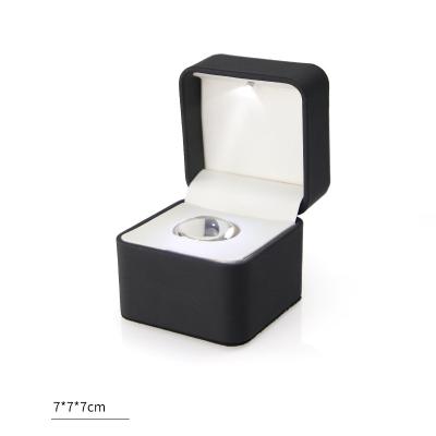 China Luxury Elegant Best Quality Custom Logo Led Lights Jewelry Ring Boxes With A Magnifying Glass for sale