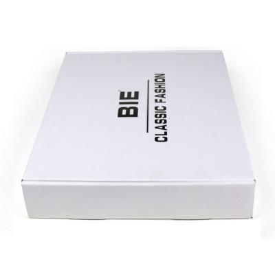 China Recycled Materials Size Quality White Shipping Cardboard Mailer Colored Corrugated Boxes for sale