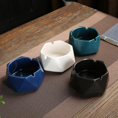 China Good Customized Ceramic Ashtray Most Popular Solhui Quality Smoking Accessory With Lid for sale