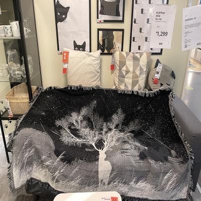 China Anti-Pull Polyester Wholesale Vintage Jacquard Woven Tapestry Cool Gray Personalized Bed Throw for sale