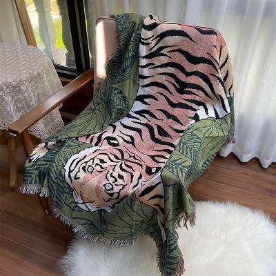 China New Design Anti-pulling Sofa Blanket High Quality Knitted Wholesale Handwoven Green Woven Throw Blanket for sale