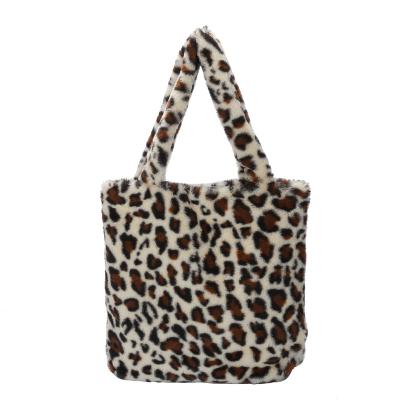 China Hot Shopping Tote Bags Warm Fur Handbags Women's Purse Purse and Fashion Winter Fur Handbags for Ladies for sale