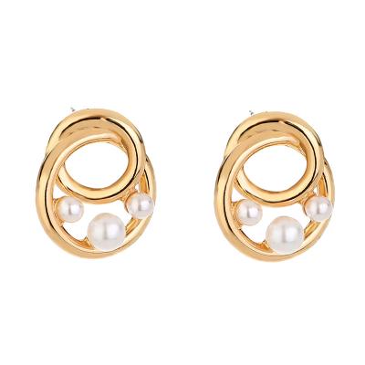 China FASHIONABLE Korean Version CIA Temperament Ladies Earrings Metal Geometric Pearl All-match Alloy Earrings Retro for sale