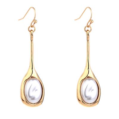 China 2021 FASHIONABLE Baroque Imitation Pearl Earrings New Retro Alloy Earrings Factory Wholesale Creative Exquisite Ladies for sale