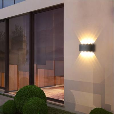 China Morden Hot Sale Indoor Rustic Black Wall Lamp Modern Down And Down Luxury Outdoor Lamp for sale