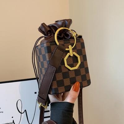 China 2022 New Fashion High Quality Checkerboard Canvas Shoulder Bag Women Handbag Messenger Armpit Bag For Women for sale