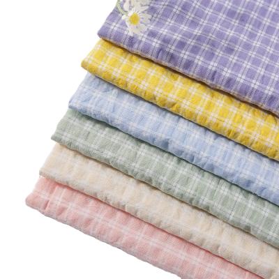 China Breathable fast delivery spring and summer cotton-polyester blended sand wash cotton seersucker fabric plaid yarn dyed fabric for shirts skirts for sale