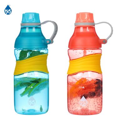 China Viable TWIST GRAB-N-GO Kids Flip Top Silicone Water Drinking Magnetic Travel Cup With Straw Dual Price Plastic Portable Bottle for sale