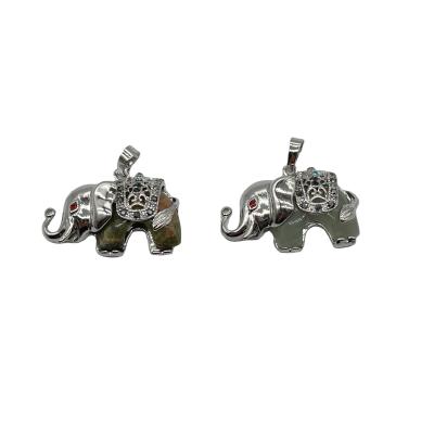 China Europe Elephant Shaped Gemstones Necklace Stone Natural Crystal Pendants Crystal Craft Pendant for sale