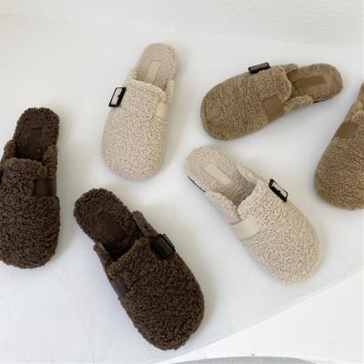 China New Fashion Trend Luxury Soft Comfortable Indoor Indoor Outdoor Closed Toe Shearling Lamb Fur Slides Slippers Wholesale for sale