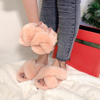 China Custom Made Cute Pink Furry Kid Furry Faux Sheepskin Faux Sheepskin House Slippers Flat Strap Mommy and Me Indoor Slippers for sale