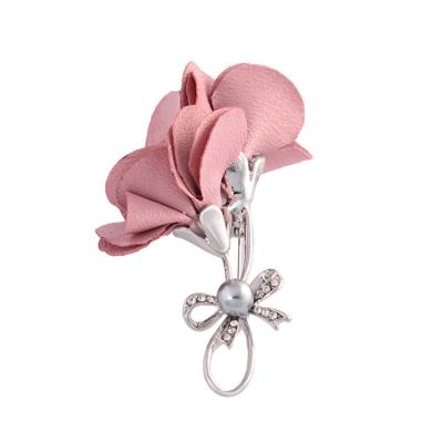 China Fashion Environmental Friendly Brooch For Ladies Diamond-studded Pin Rose Wedding Brooch High End Fabric Flower Brooch for sale